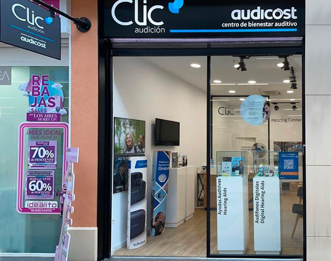 Interior de Clic Audición La Zenia