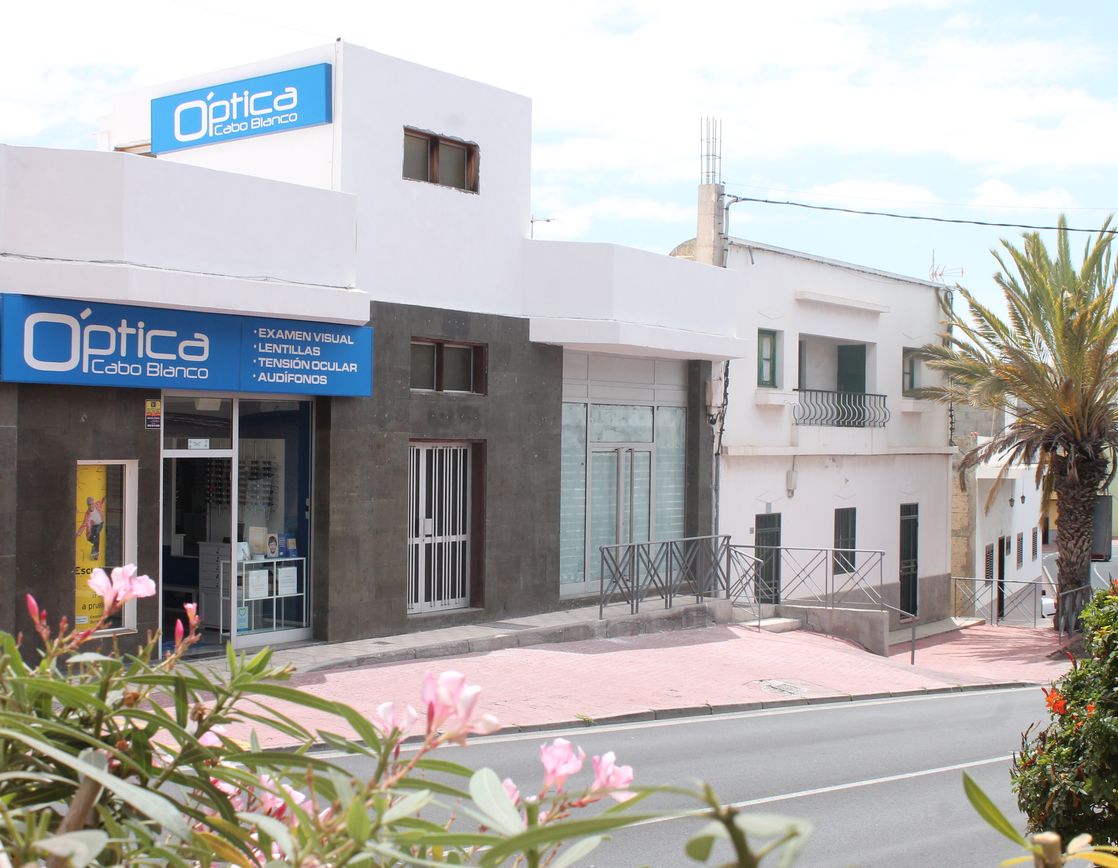 Interior de Óptica y Audiología Cabo Blanco