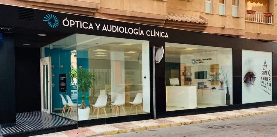 Centro auditivo Óptica y Audiología Clínica en Roquetas de Mar en Roquetas de Mar