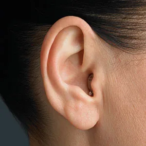 audifono CIC en oreja